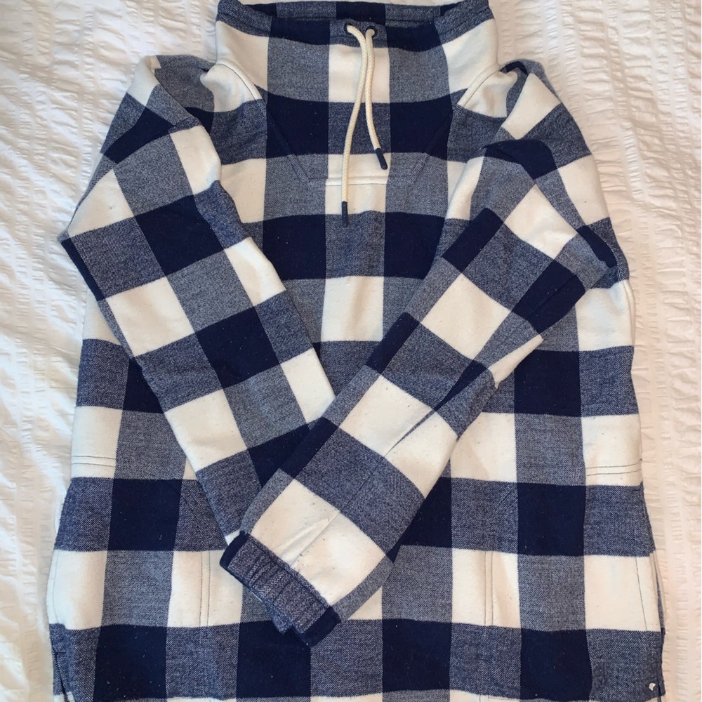 Vineyard Vines sweatshirt